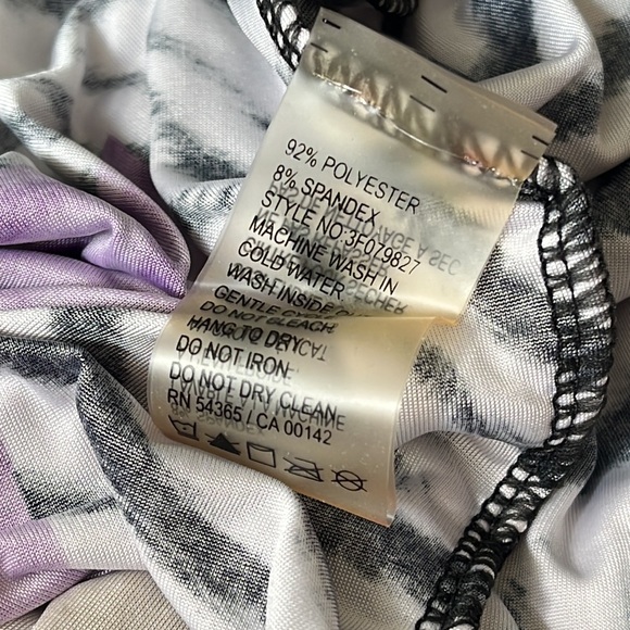 Peter Nygard soft stretchy vibrant 3/4 sleeve tee zebra print lady graphic - Picture 5 of 5